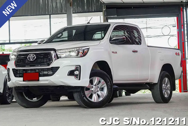 Toyota Hilux in White for Sale Image 3