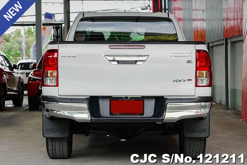 Toyota Hilux in White for Sale Image 5