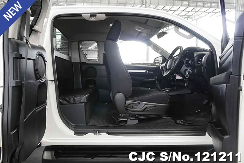 Toyota Hilux in White for Sale Image 8