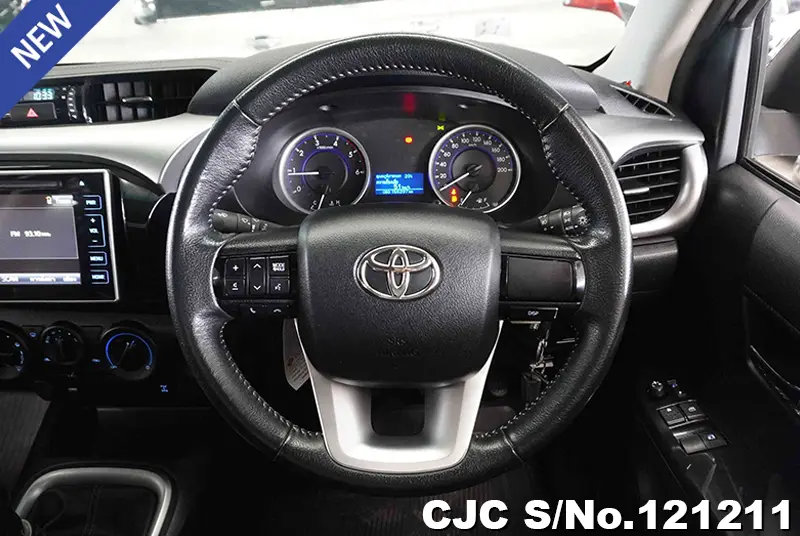 Toyota Hilux in White for Sale Image 9
