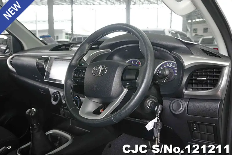Toyota Hilux in White for Sale Image 10