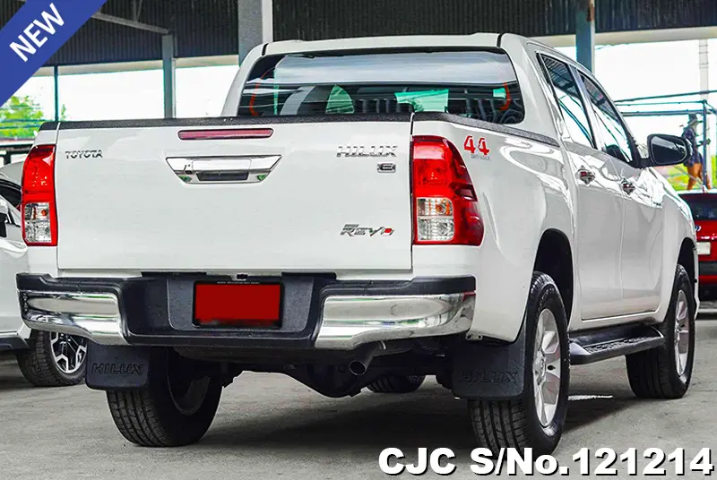 Toyota Hilux in White for Sale Image 2