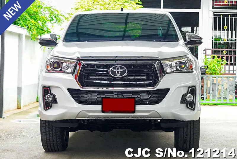 Toyota Hilux in White for Sale Image 4