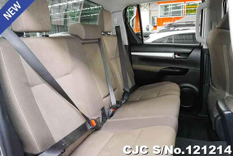 Toyota Hilux in White for Sale Image 9