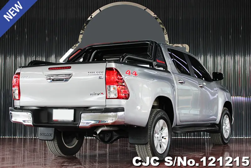Toyota Hilux in Gray for Sale Image 2