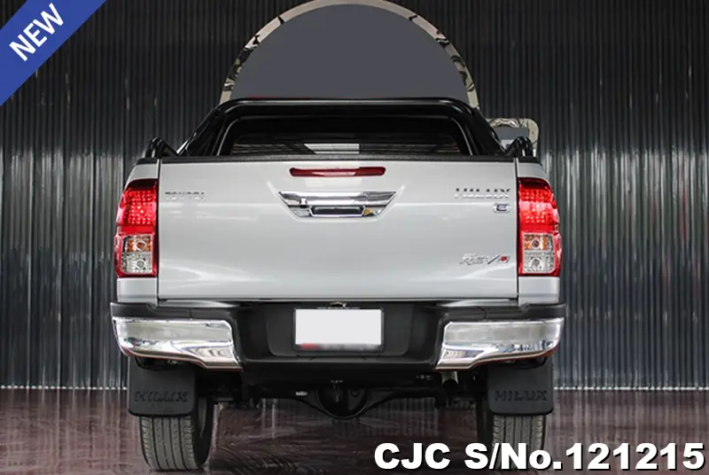 Toyota Hilux in Gray for Sale Image 4