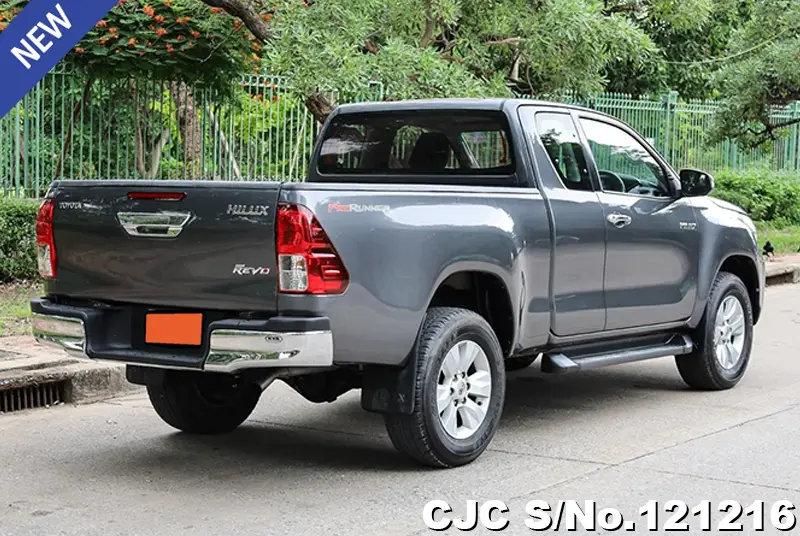 Toyota Hilux in Gray for Sale Image 2