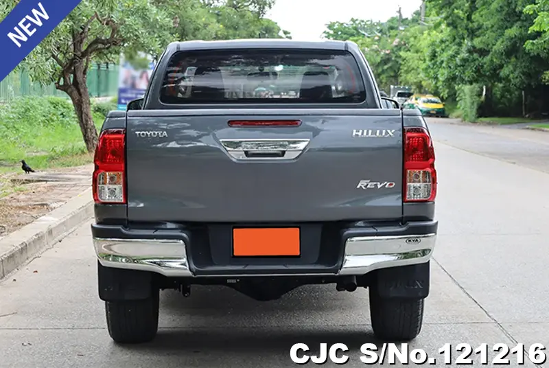 Toyota Hilux in Gray for Sale Image 5