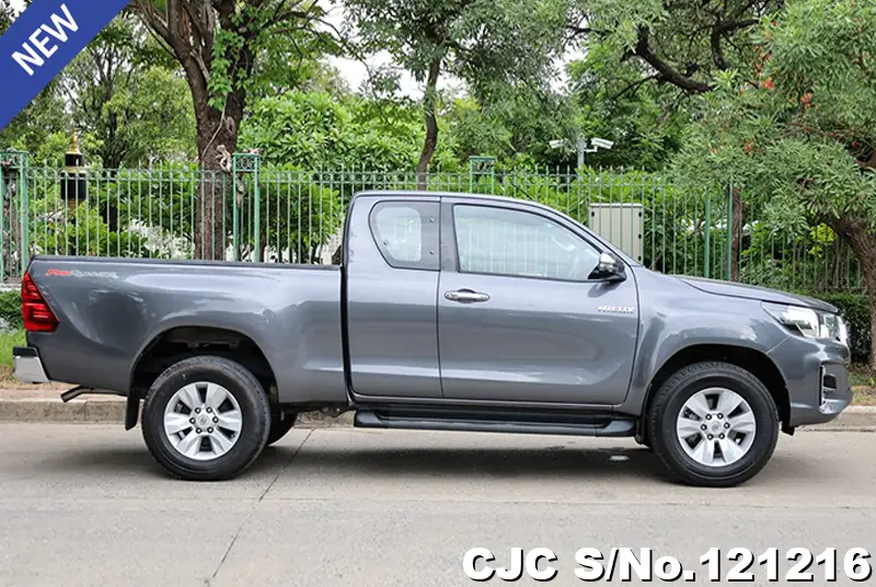 Toyota Hilux in Gray for Sale Image 6