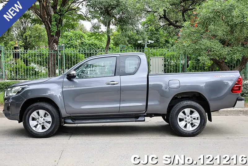 Toyota Hilux in Gray for Sale Image 7