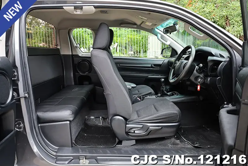 Toyota Hilux in Gray for Sale Image 12