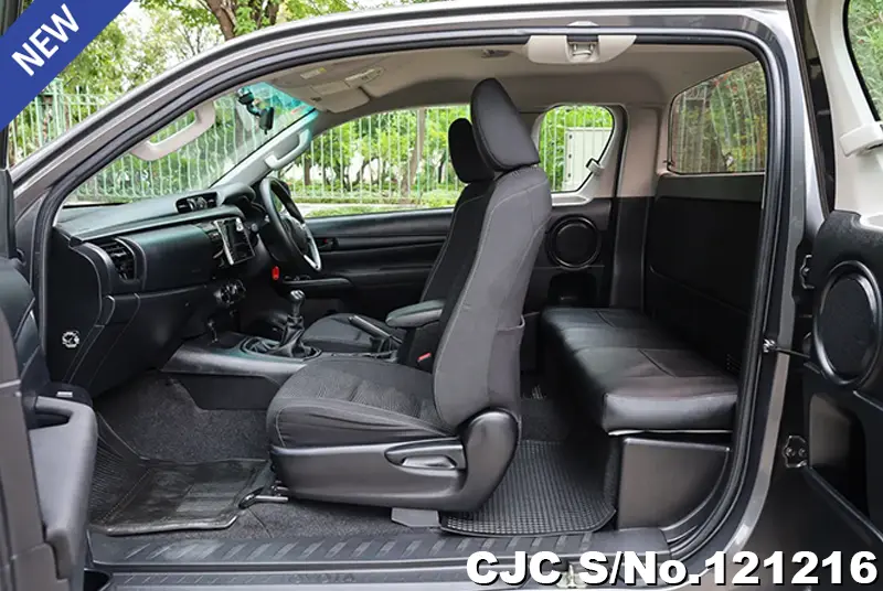 Toyota Hilux in Gray for Sale Image 13