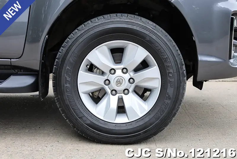 Toyota Hilux in Gray for Sale Image 17