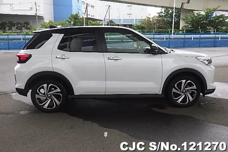 Toyota Raize in White for Sale Image 6