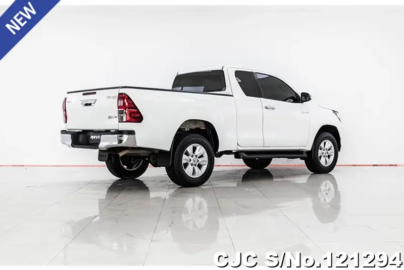 Toyota Hilux in White for Sale Image 1
