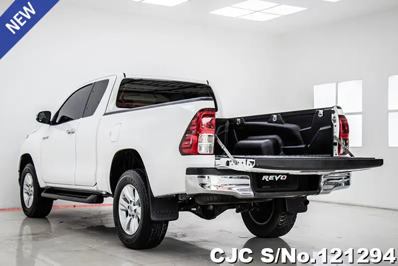 Toyota Hilux in White for Sale Image 4