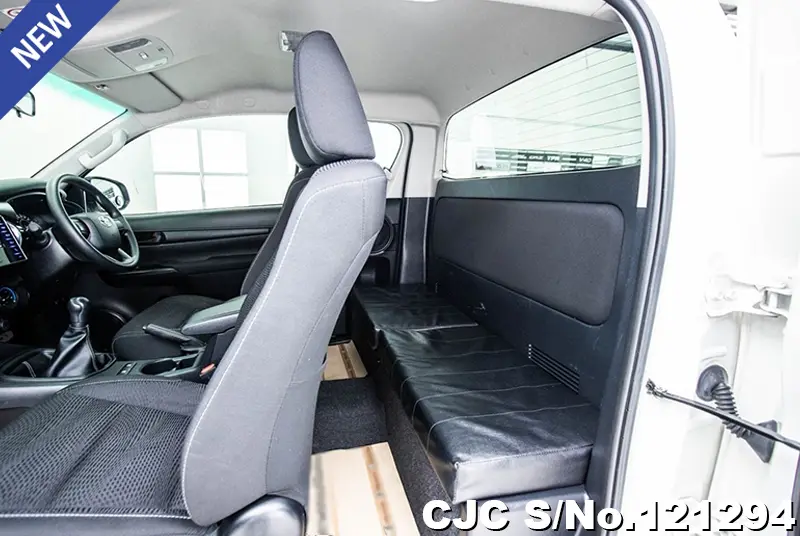 Toyota Hilux in White for Sale Image 7