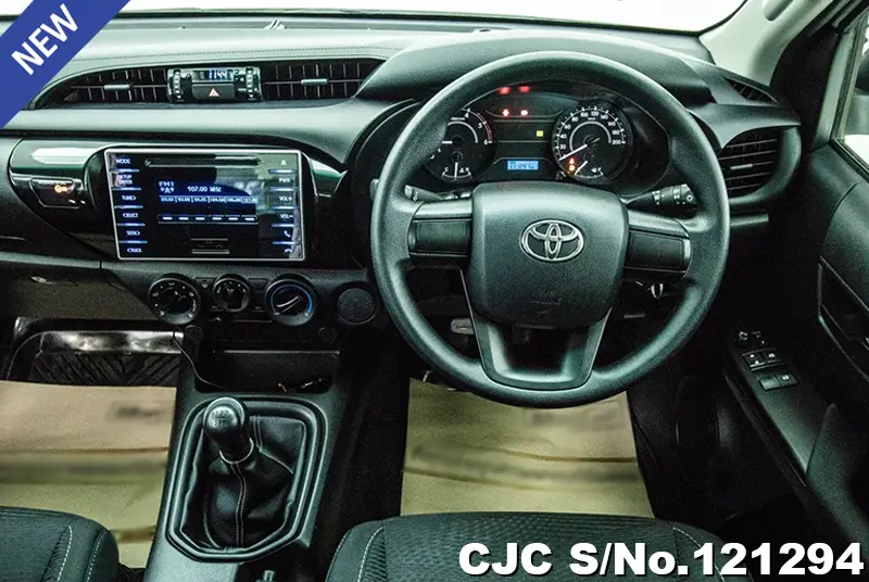 Toyota Hilux in White for Sale Image 8