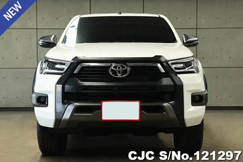 Toyota Hilux in White for Sale Image 2