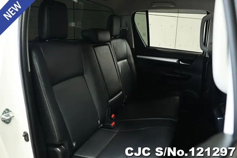 Toyota Hilux in White for Sale Image 8