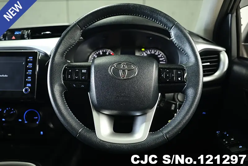Toyota Hilux in White for Sale Image 9