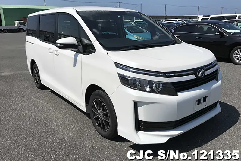 Toyota / Voxy 2015