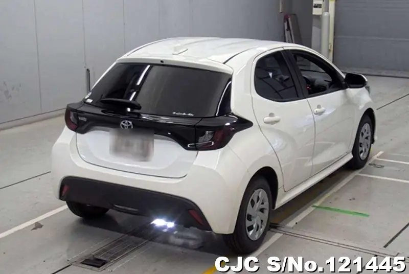 Toyota Yaris in White for Sale Image 2