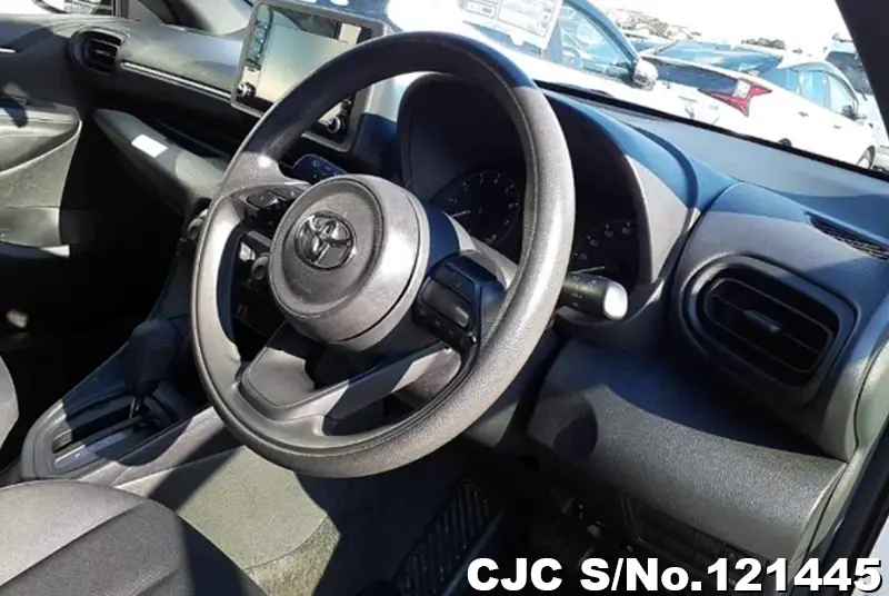 Toyota Yaris in White for Sale Image 6