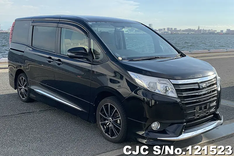 Toyota / Noah 2015