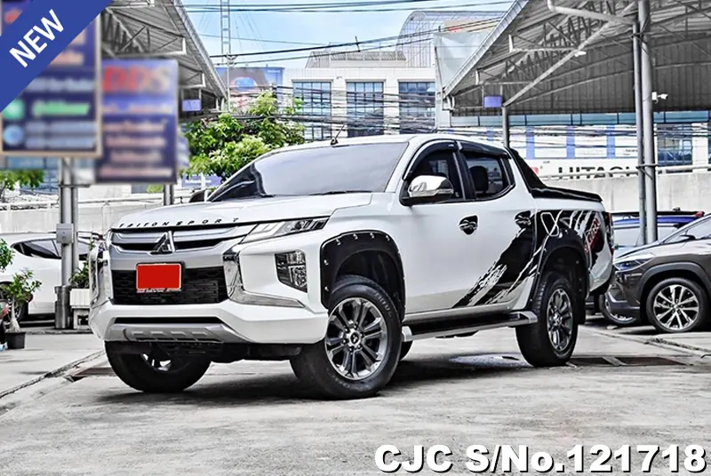 Mitsubishi Triton in White for Sale Image 3
