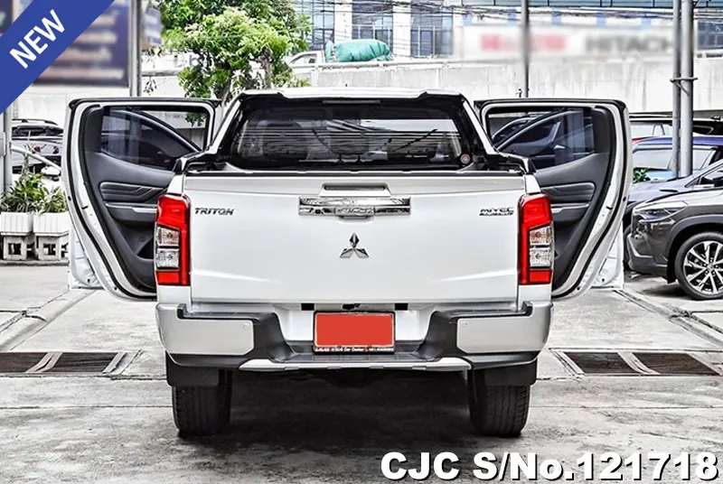 Mitsubishi Triton in White for Sale Image 4