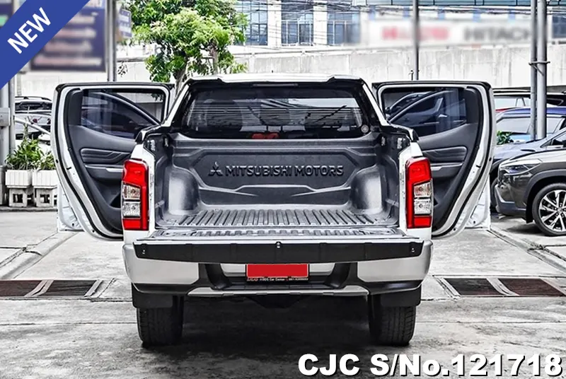 Mitsubishi Triton in White for Sale Image 5