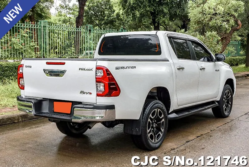 Toyota Hilux in White for Sale Image 2