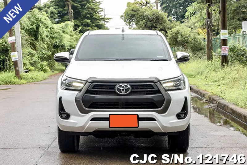 Toyota Hilux in White for Sale Image 4