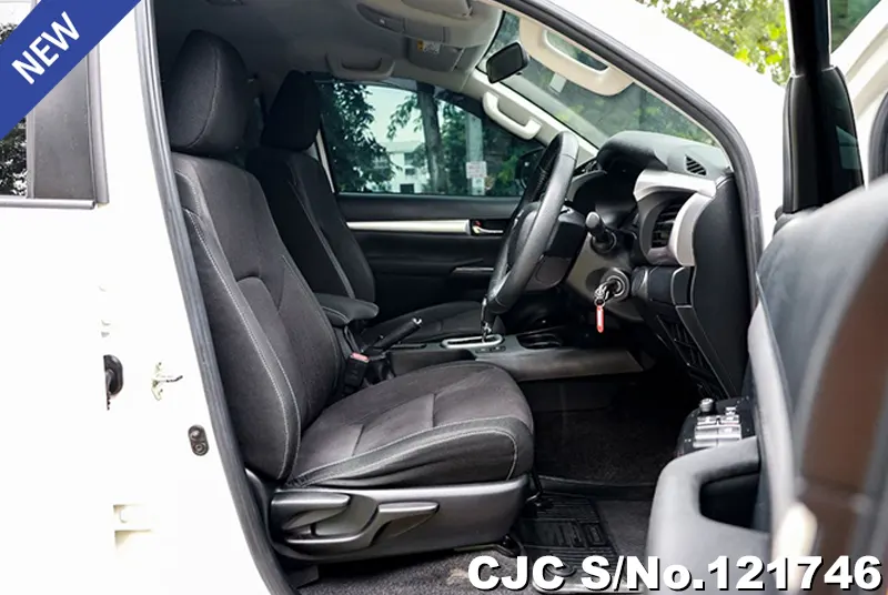 Toyota Hilux in White for Sale Image 10
