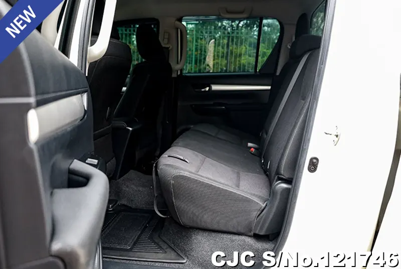 Toyota Hilux in White for Sale Image 13