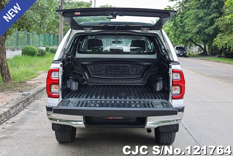 Toyota Hilux in White for Sale Image 8