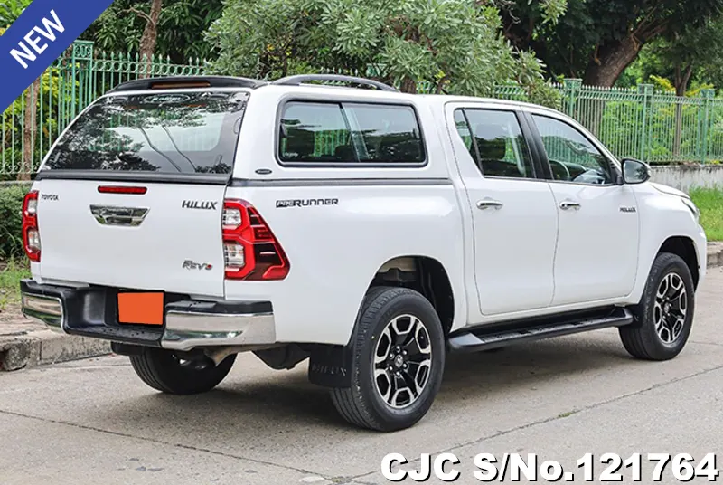 Toyota Hilux in White for Sale Image 2
