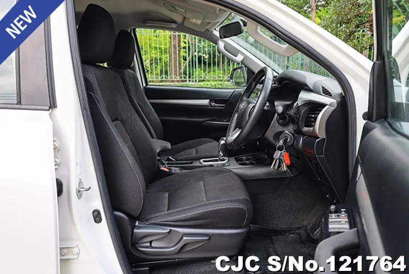 Toyota Hilux in White for Sale Image 10