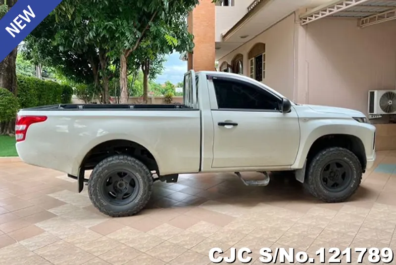 Mitsubishi Triton in White for Sale Image 3