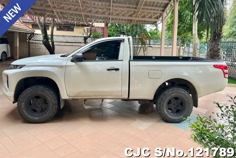 Mitsubishi Triton in White for Sale Image 4