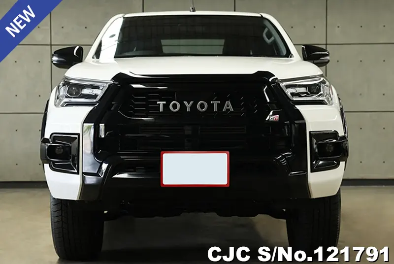 Toyota Hilux in White for Sale Image 2