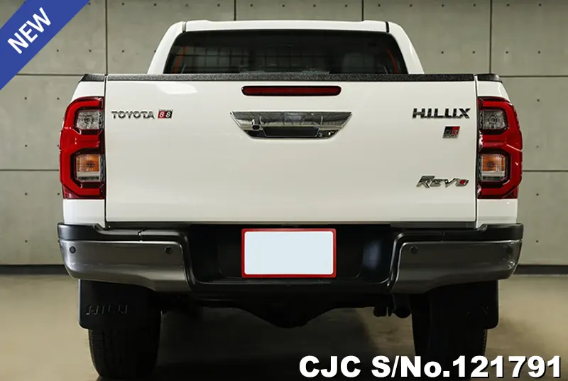 Toyota Hilux in White for Sale Image 3