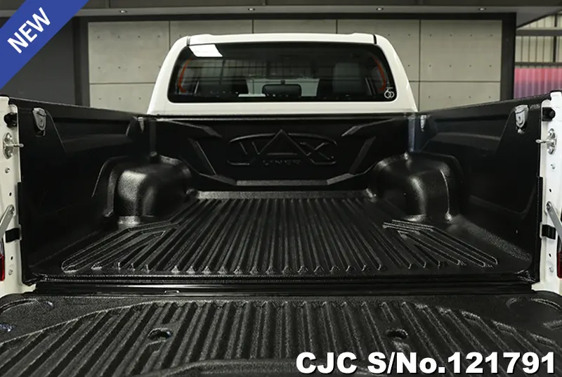 Toyota Hilux in White for Sale Image 4