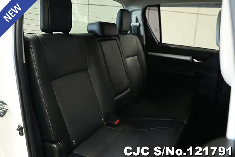 Toyota Hilux in White for Sale Image 9