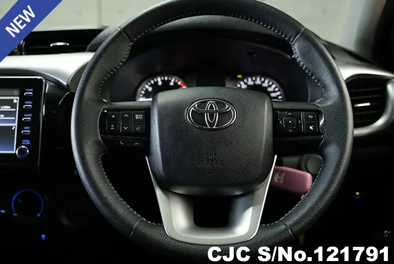 Toyota Hilux in White for Sale Image 10