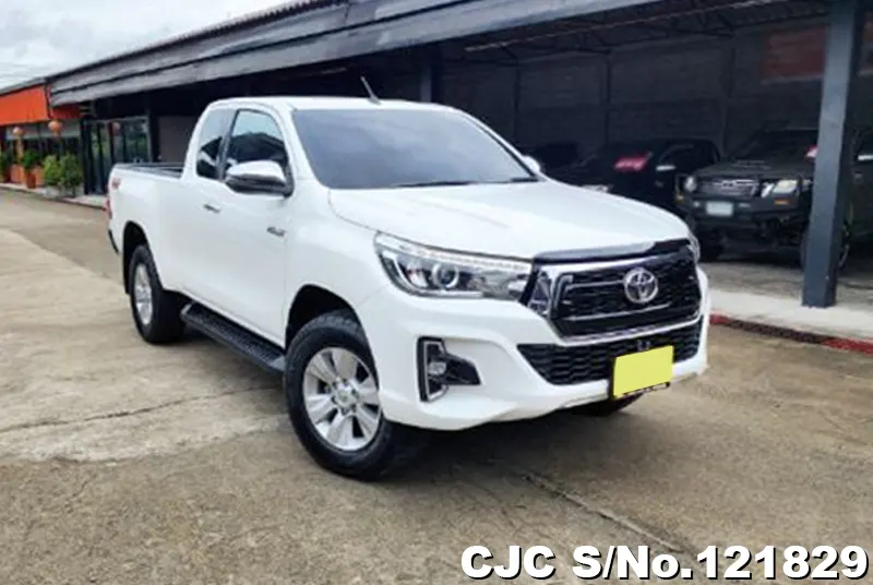 Toyota Hilux in White for Sale Image 0
