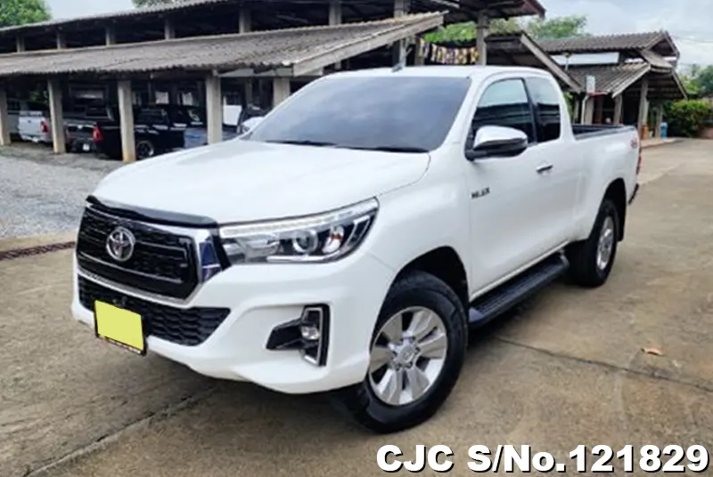 Toyota Hilux in White for Sale Image 1