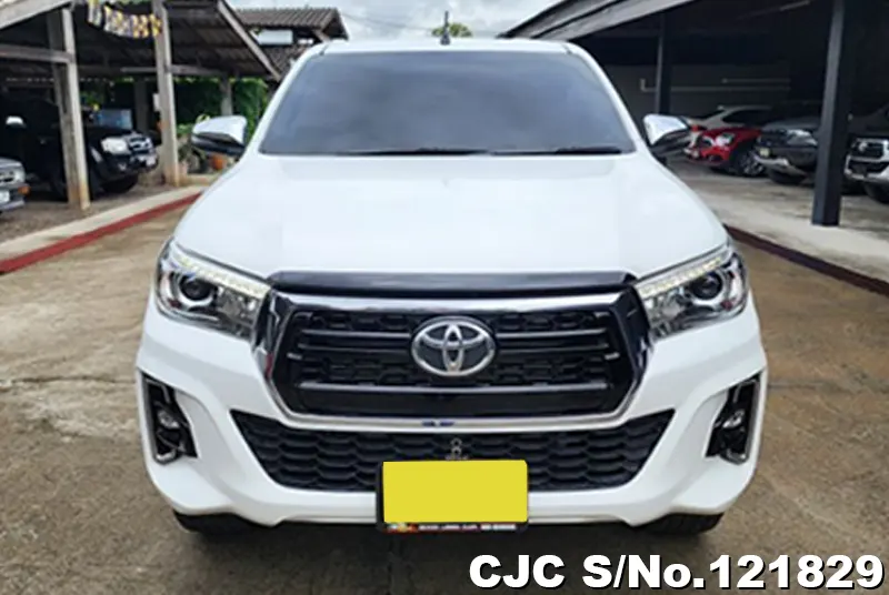 Toyota Hilux in White for Sale Image 2