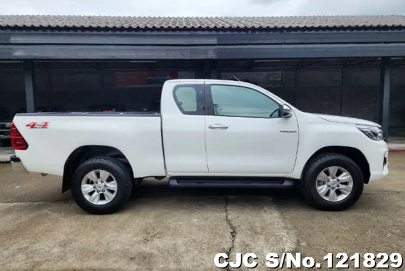 Toyota Hilux in White for Sale Image 4